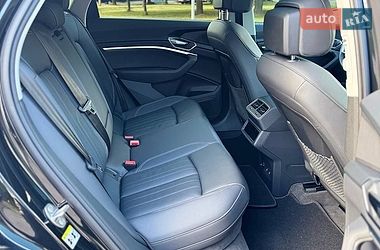 Позашляховик / Кросовер Audi Q8 e-tron 2023 в Рівному