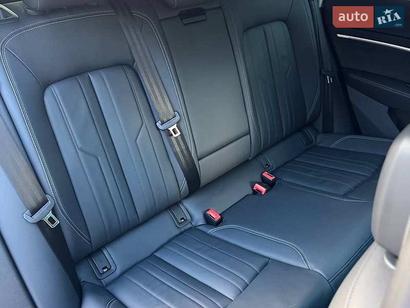 Позашляховик / Кросовер Audi Q8 e-tron 2023 в Рівному