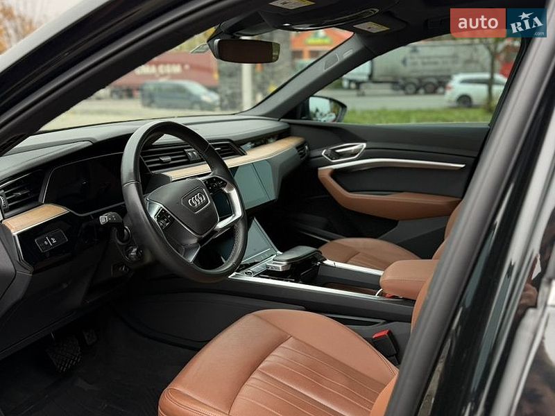 Внедорожник / Кроссовер Audi Q8 e-tron 2023 в Ровно