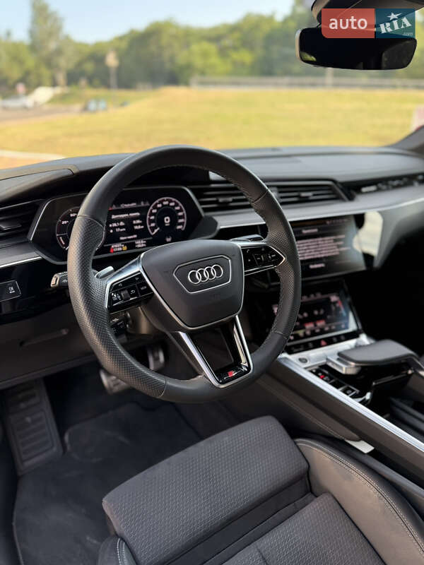 Внедорожник / Кроссовер Audi Q8 Sportback e-tron 2023 в Одессе