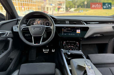 Внедорожник / Кроссовер Audi Q8 Sportback e-tron 2023 в 
