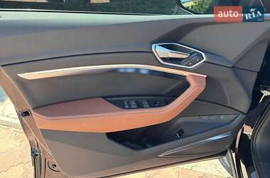 Внедорожник / Кроссовер Audi Q8 Sportback e-tron 2023 в 