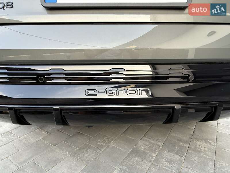 Внедорожник / Кроссовер Audi Q8 Sportback e-tron 2023 в Черновцах