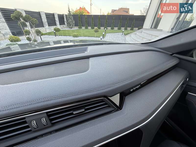 Внедорожник / Кроссовер Audi Q8 Sportback e-tron 2023 в Черновцах