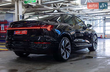 Позашляховик / Кросовер Audi Q8 Sportback e-tron 2023 в Чернівцях