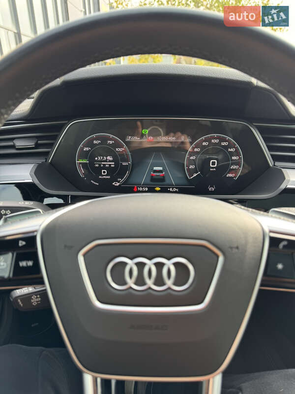 Позашляховик / Кросовер Audi Q8 Sportback e-tron 2023 в Рівному