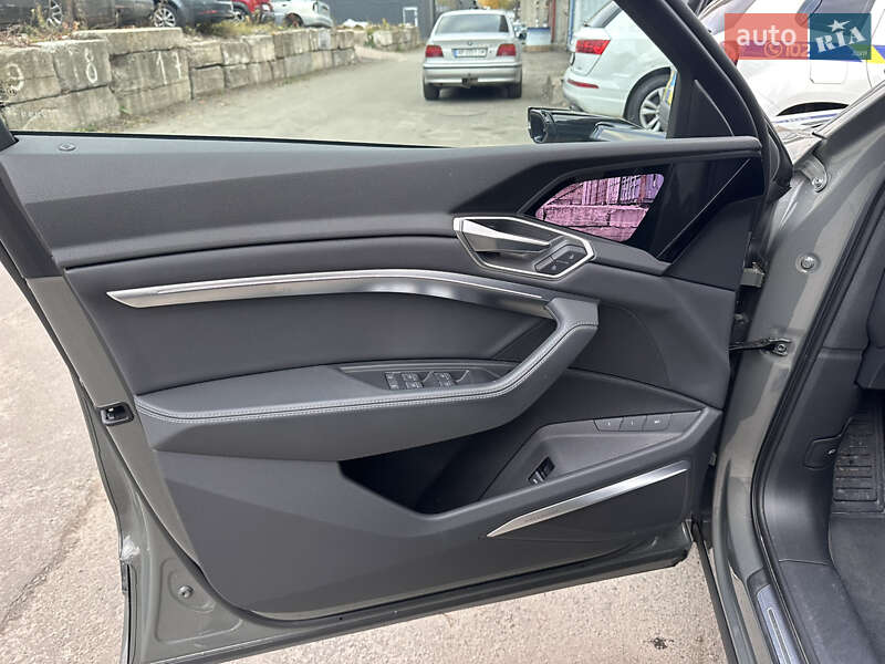 Внедорожник / Кроссовер Audi Q8 Sportback e-tron 2023 в Киеве