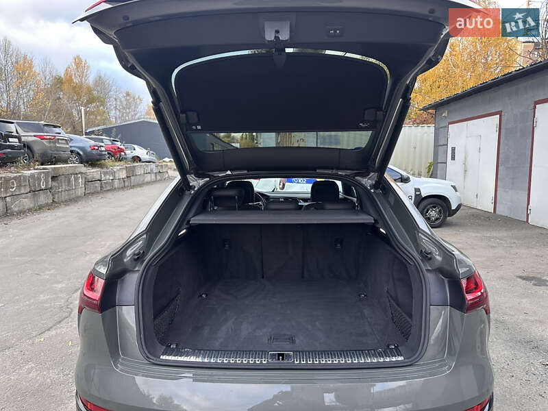 Внедорожник / Кроссовер Audi Q8 Sportback e-tron 2023 в Киеве