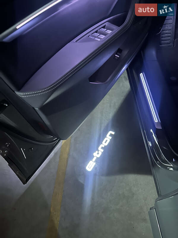 Внедорожник / Кроссовер Audi Q8 Sportback e-tron 2023 в Киеве