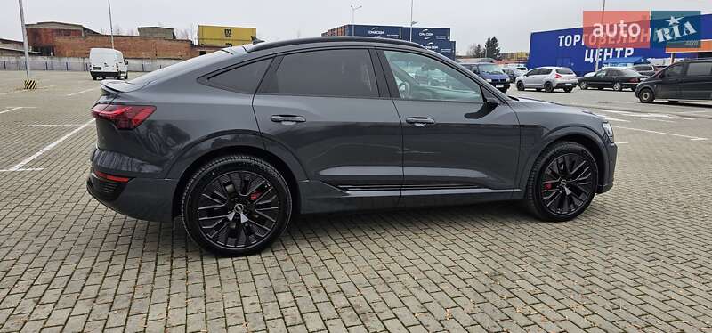 Позашляховик / Кросовер Audi Q8 Sportback e-tron 2024 в Тернополі