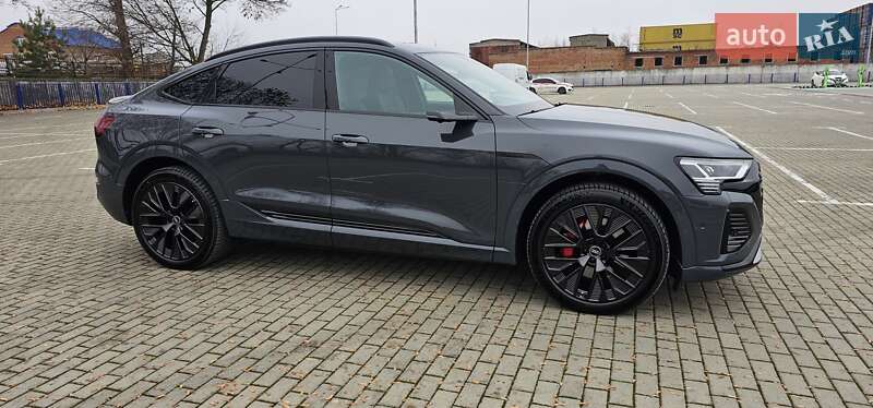 Позашляховик / Кросовер Audi Q8 Sportback e-tron 2024 в Тернополі