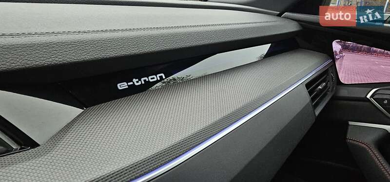 Позашляховик / Кросовер Audi Q8 Sportback e-tron 2024 в Тернополі