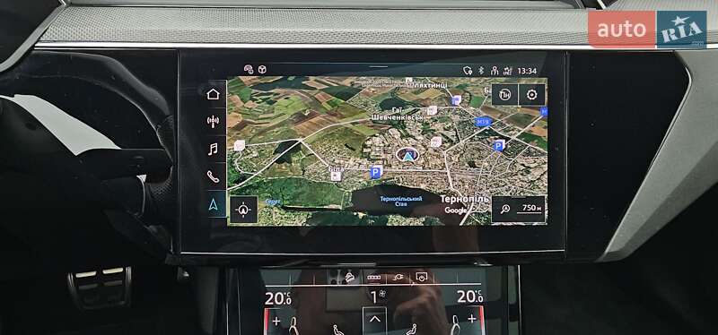 Позашляховик / Кросовер Audi Q8 Sportback e-tron 2024 в Тернополі