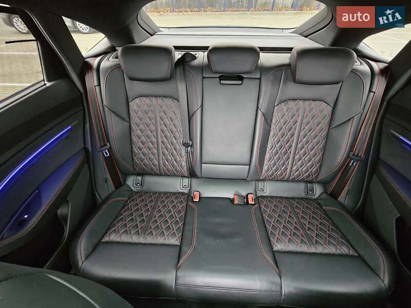 Позашляховик / Кросовер Audi Q8 Sportback e-tron 2024 в Тернополі