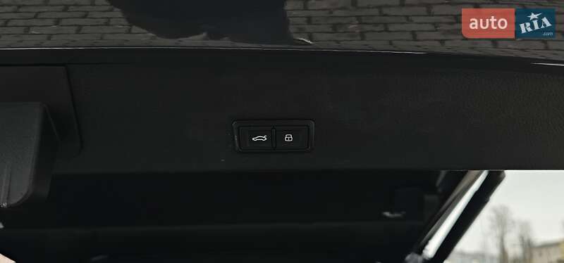 Позашляховик / Кросовер Audi Q8 Sportback e-tron 2024 в Тернополі