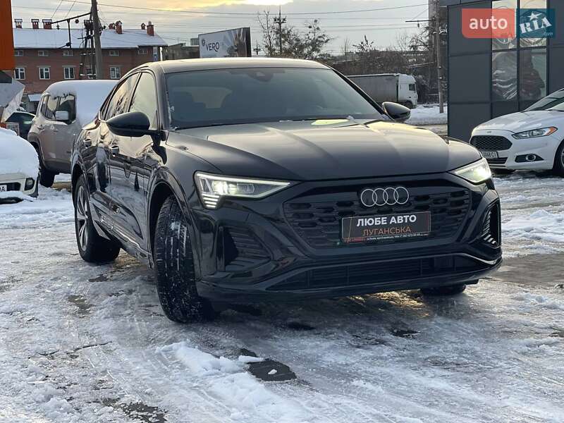 Позашляховик / Кросовер Audi Q8 Sportback e-tron 2023 в Львові