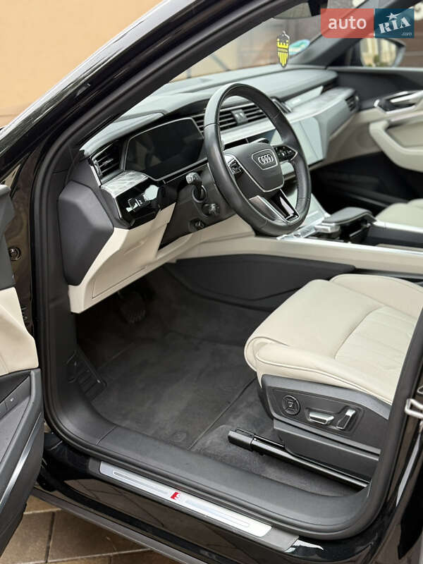 Внедорожник / Кроссовер Audi Q8 Sportback e-tron 2024 в Черновцах