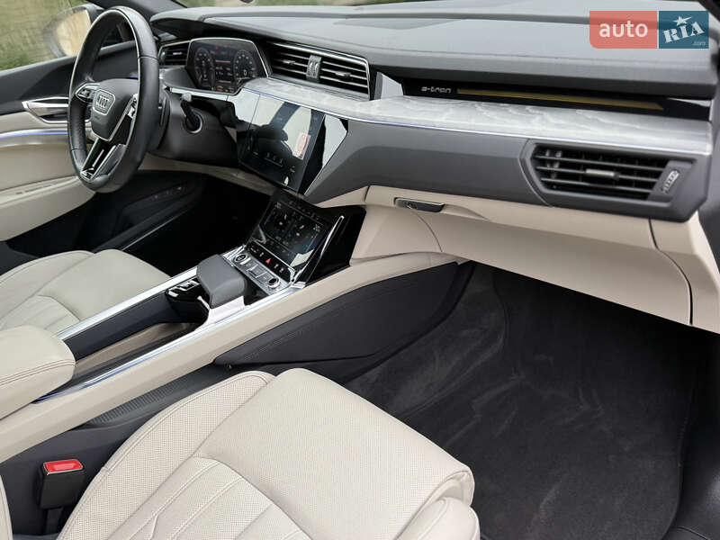 Внедорожник / Кроссовер Audi Q8 Sportback e-tron 2024 в Черновцах