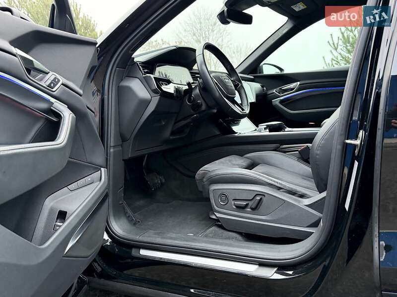 Позашляховик / Кросовер Audi Q8 Sportback e-tron 2024 в Ковелі