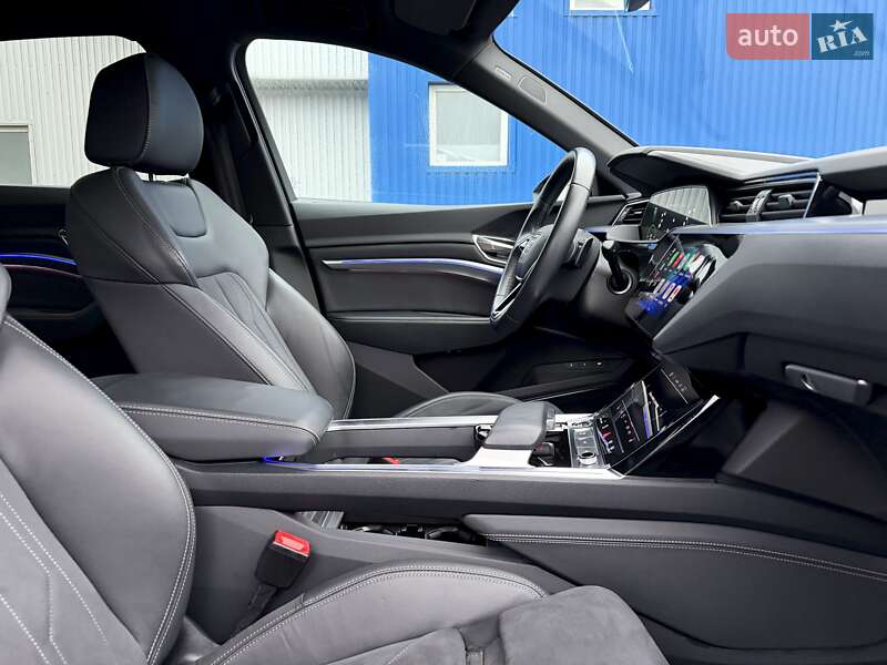 Позашляховик / Кросовер Audi Q8 Sportback e-tron 2024 в Ковелі