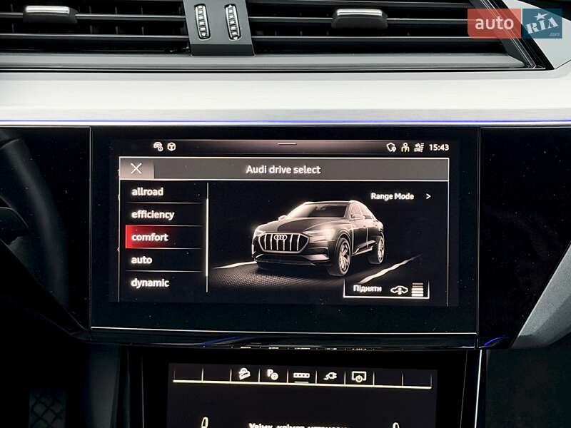 Позашляховик / Кросовер Audi Q8 Sportback e-tron 2024 в Ковелі