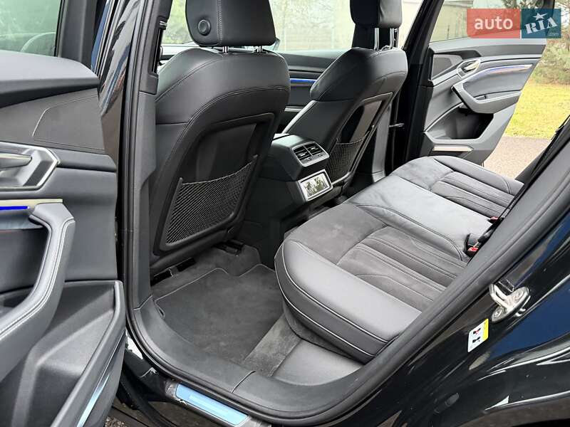 Позашляховик / Кросовер Audi Q8 Sportback e-tron 2024 в Ковелі