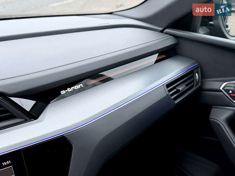 Позашляховик / Кросовер Audi Q8 Sportback e-tron 2024 в Ковелі