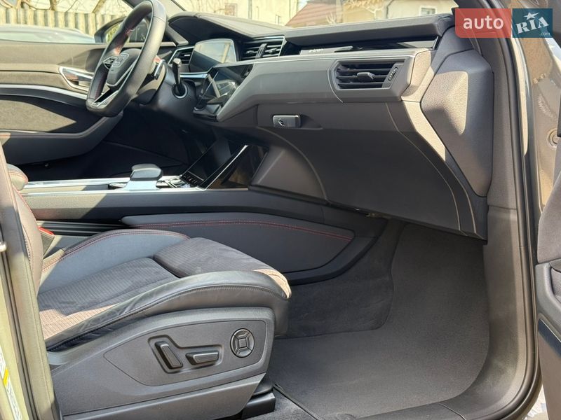 Внедорожник / Кроссовер Audi Q8 Sportback e-tron 2023 в Луцке