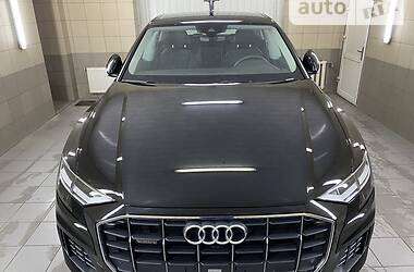 Внедорожник / Кроссовер Audi Q8 2021 в 