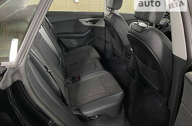 Внедорожник / Кроссовер Audi Q8 2021 в 