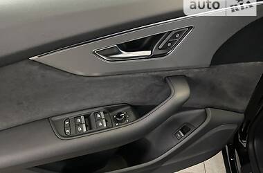 Внедорожник / Кроссовер Audi Q8 2021 в 