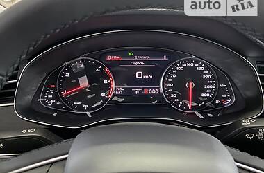 Внедорожник / Кроссовер Audi Q8 2021 в 