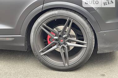 Позашляховик / Кросовер Audi Q8 2018 в 