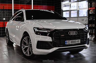 Позашляховик / Кросовер Audi Q8 2020 в 