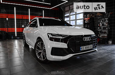 Позашляховик / Кросовер Audi Q8 2020 в 