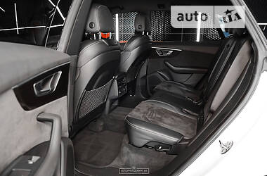 Позашляховик / Кросовер Audi Q8 2020 в 