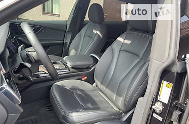 Внедорожник / Кроссовер Audi Q8 2018 в 