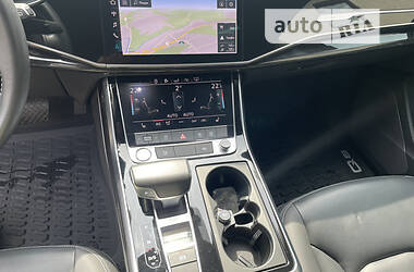 Внедорожник / Кроссовер Audi Q8 2018 в 