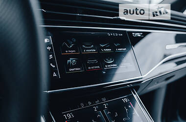 Внедорожник / Кроссовер Audi Q8 2018 в 
