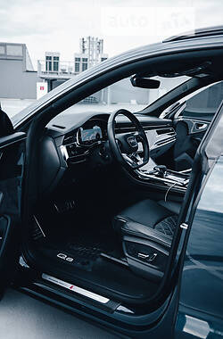 Внедорожник / Кроссовер Audi Q8 2018 в 