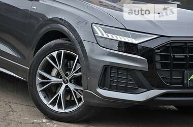 Внедорожник / Кроссовер Audi Q8 2021 в 