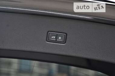 Внедорожник / Кроссовер Audi Q8 2021 в 