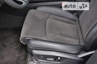 Внедорожник / Кроссовер Audi Q8 2021 в 