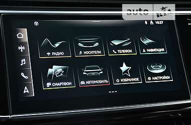 Внедорожник / Кроссовер Audi Q8 2021 в 