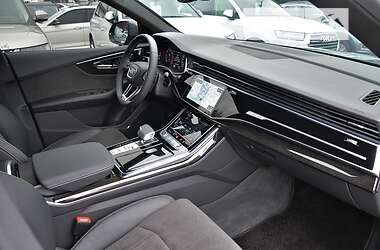 Внедорожник / Кроссовер Audi Q8 2021 в 