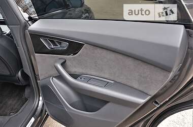Внедорожник / Кроссовер Audi Q8 2021 в 