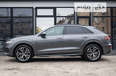 Внедорожник / Кроссовер Audi Q8 2021 в 