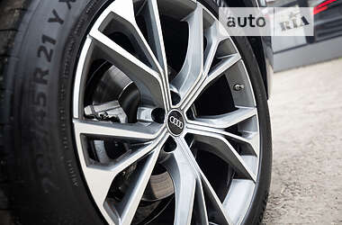 Внедорожник / Кроссовер Audi Q8 2021 в 