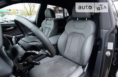 Внедорожник / Кроссовер Audi Q8 2021 в 