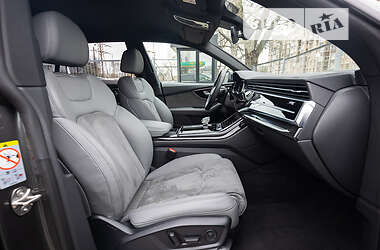 Внедорожник / Кроссовер Audi Q8 2021 в 